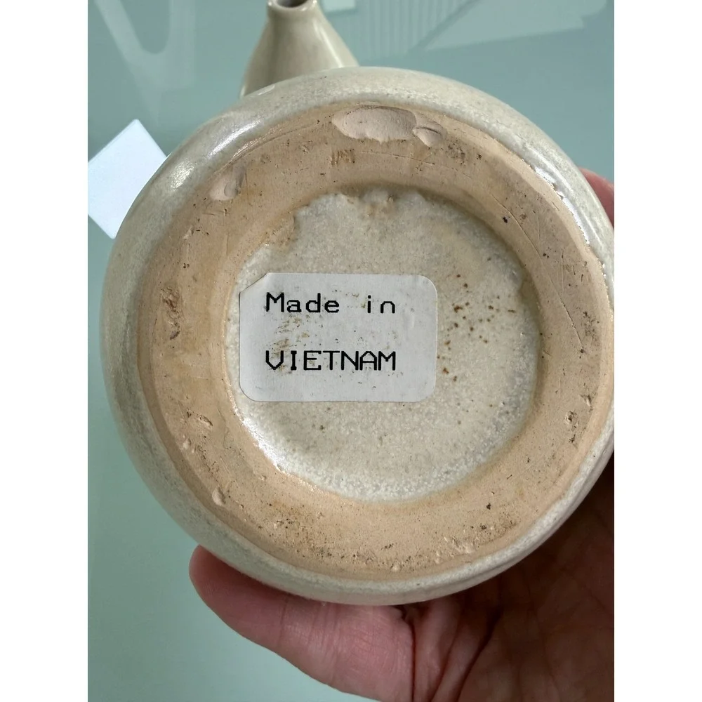 VTG Pair Ceramic Bud Vases‎ Beige 6.5 In Tall 4.5 round at base 1 Repair Vietnam